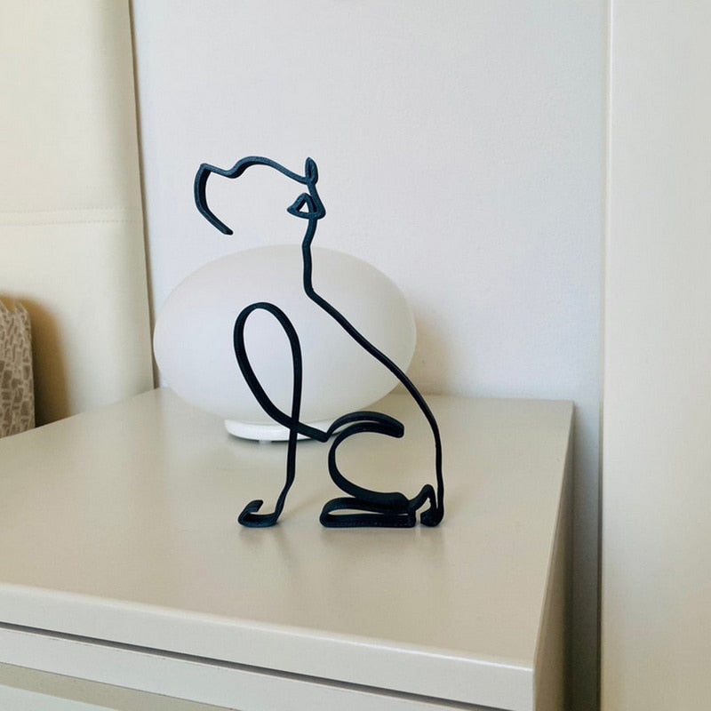 Abstrakt figur av en hund i metall, perfekt konstdekoration för alla utrymmen