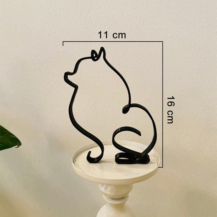 Hemaccessoir: minimalistisk hundskulptur i metall, vacker och tidlös design