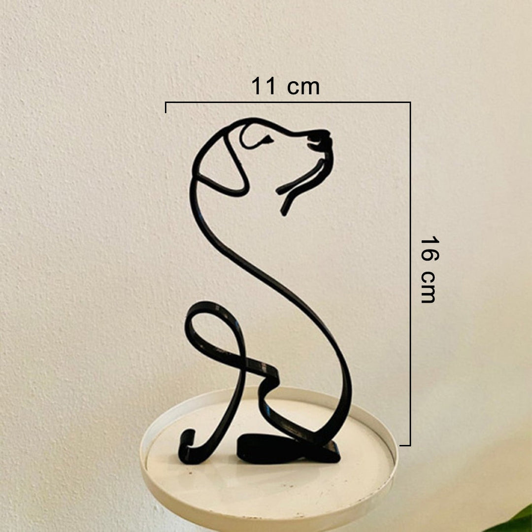 Hundformad abstrakt metallskulptur, en trendig detalj i modern inredning