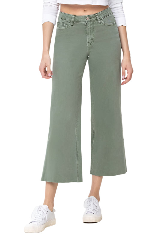 Armégröna damjeans med hög midja och vida ben i bomull, perfekt för vårens casual look.