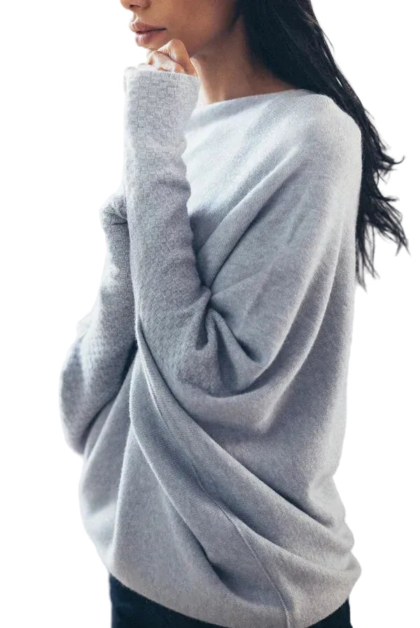 Asymmetrisk draperad damtröja för modern elegant stil. Långärmad, bekväm topp för vardag.