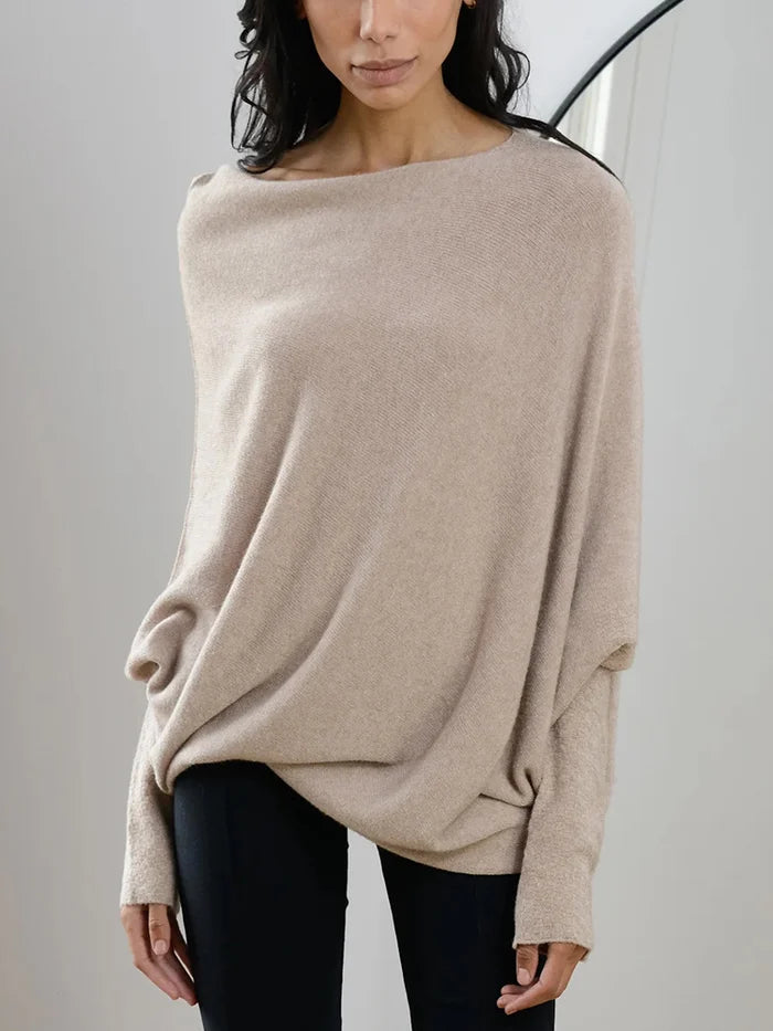 Smickrande asymmetrisk damtröja, draperad för en elegant silhuett. Modern & bekväm långärmad topp.