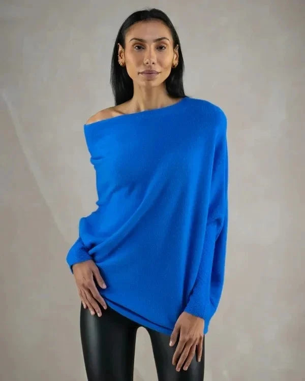 Mjukt draperad asymmetrisk damtröja. Elegant, modern långärmad topp som ger komfort och stil.