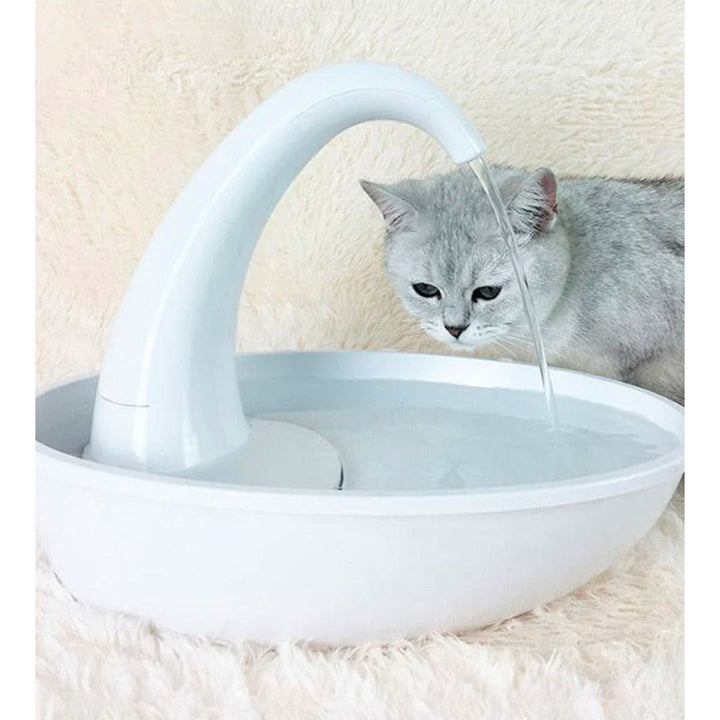 Automatisk kattvattenfontän för alltid fräscht, syresatt dricksvatten till din katt.