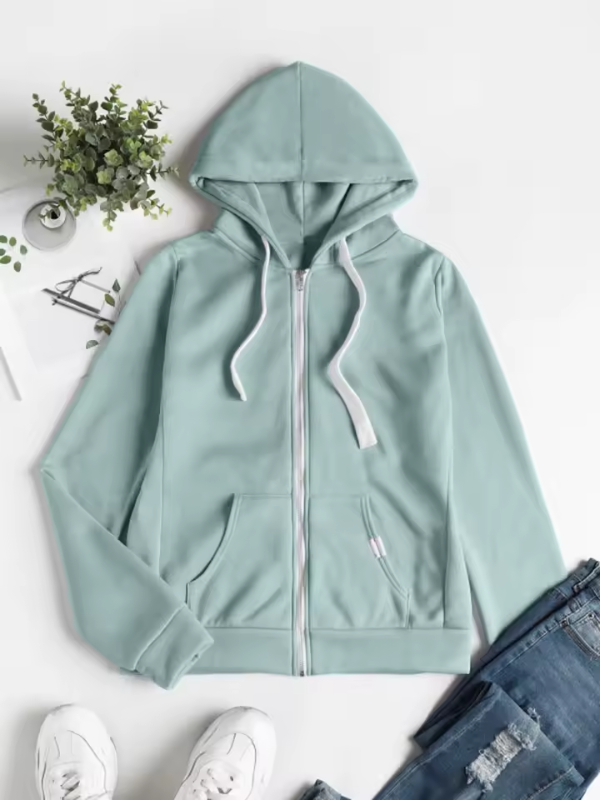 Mjuk zip-up huvtröja för kvinnor. En bekväm damhuvtröja för avslappnad vardag och lager-på-lager.
