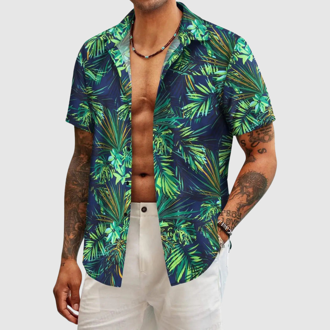 Mönstrad herrskjorta i avslappnad passform med somrigt tropiskt blomprint. Perfekt för trendig look.