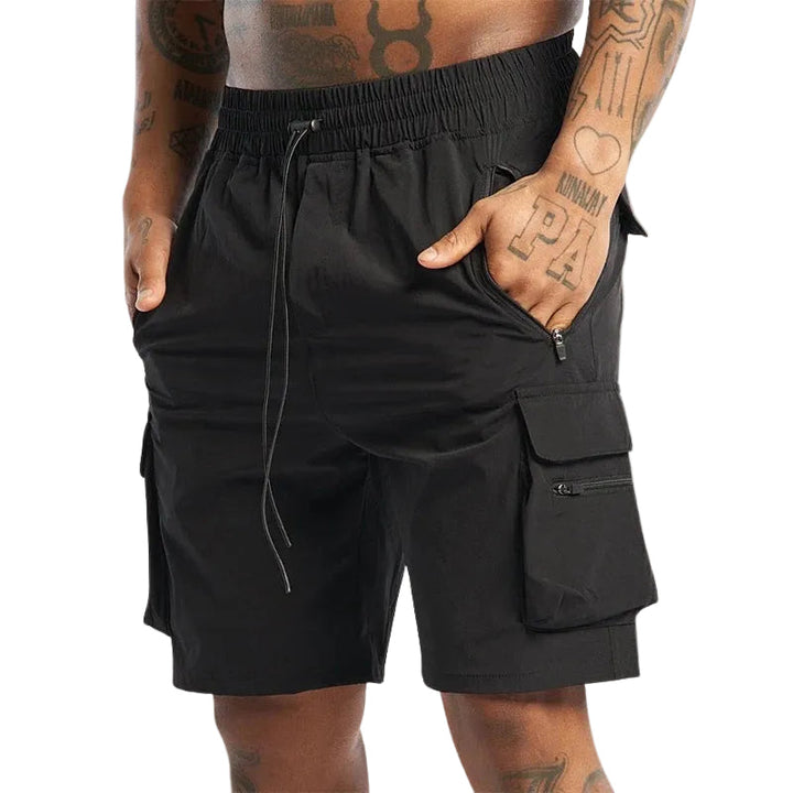 Avslappnade herrshorts med lastfickor och dragsko, perfekta för sommar och fritid.