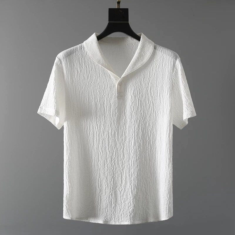 Kortärmad herrskjorta från sommarsetet. Lätt & luftig för en avslappnad sommarlook. Perfekt för varma dagar.