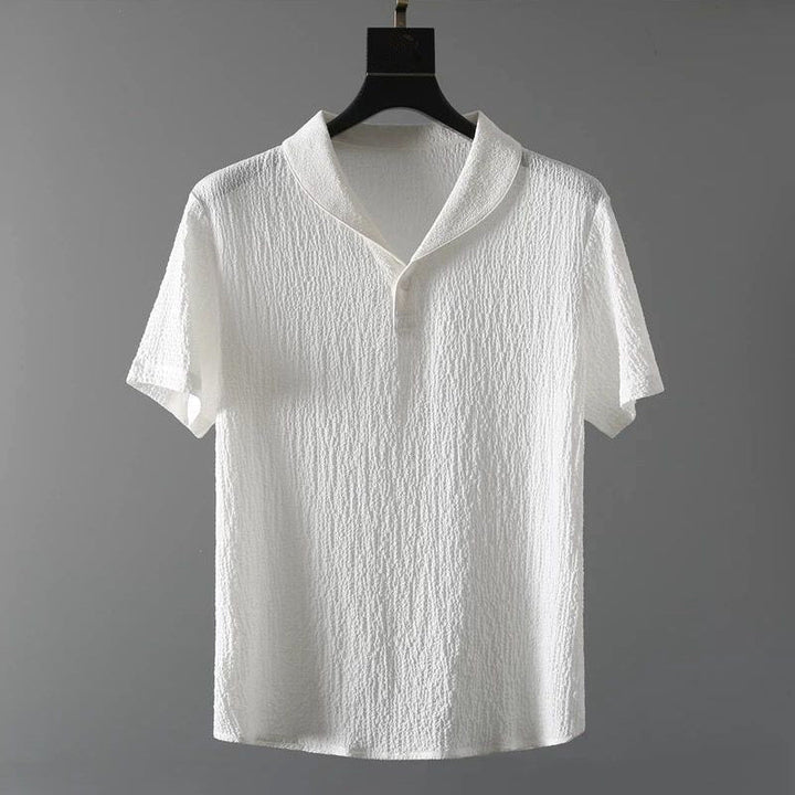 Kortärmad herrskjorta från sommarsetet. Lätt & luftig för en avslappnad sommarlook. Perfekt för varma dagar.