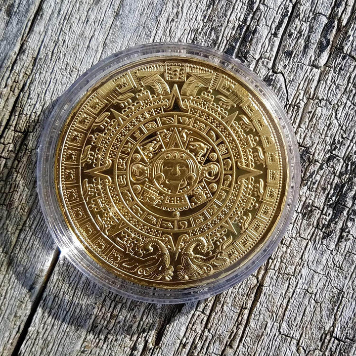 Aztekisk kalendermedaljong, detaljerad solsten replika, imponerande antik konst för hemmet.
