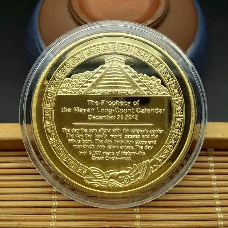 Silverfärgad aztekisk kalendermedaljong, tidlös konst, unik heminredningsdetalj och gåva.
