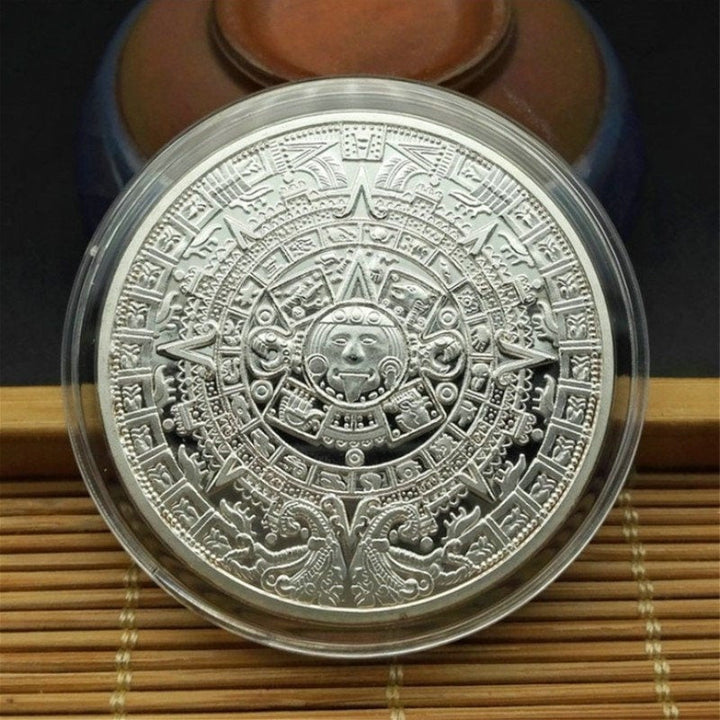 Detaljerad aztekisk solsten medaljong, kulturhistoriskt, perfekt som exklusiv heminredning.