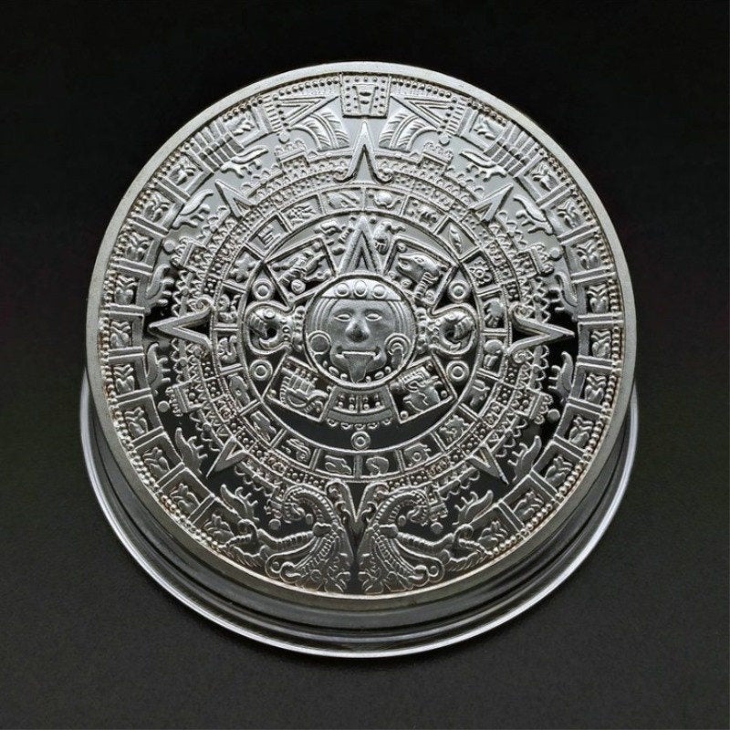 Autentisk aztekisk kalendermedaljong, forntida symbolik, meningsfull konst och dekoration.