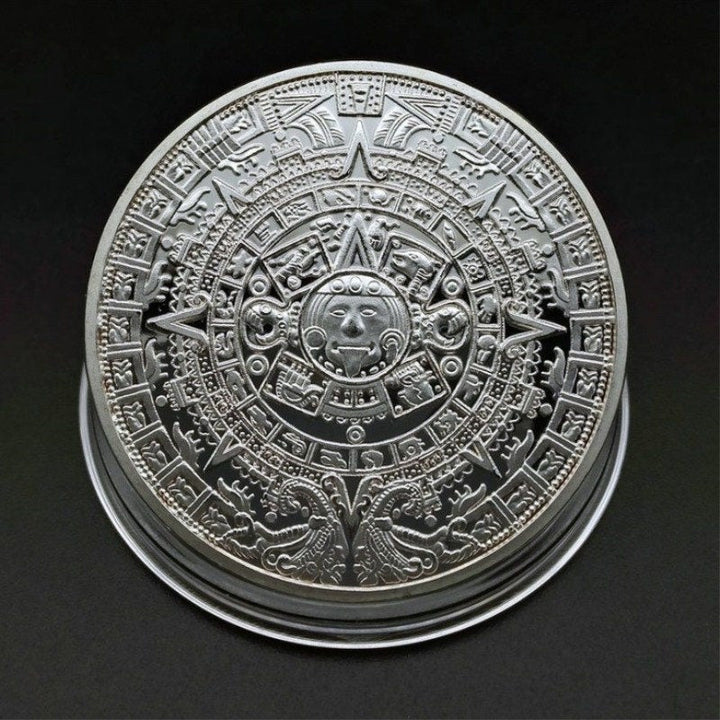 Autentisk aztekisk kalendermedaljong, forntida symbolik, meningsfull konst och dekoration.