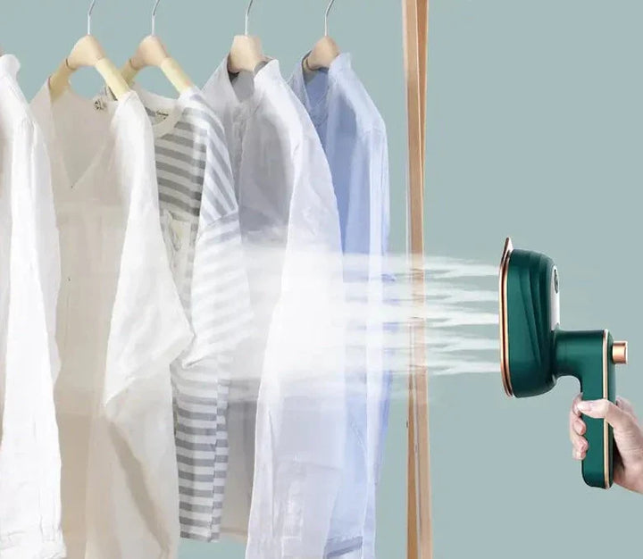 Kompakt reseångare för kläder med ergonomiskt handtag, idealisk för att snabbt få skrynkelfria plagg.