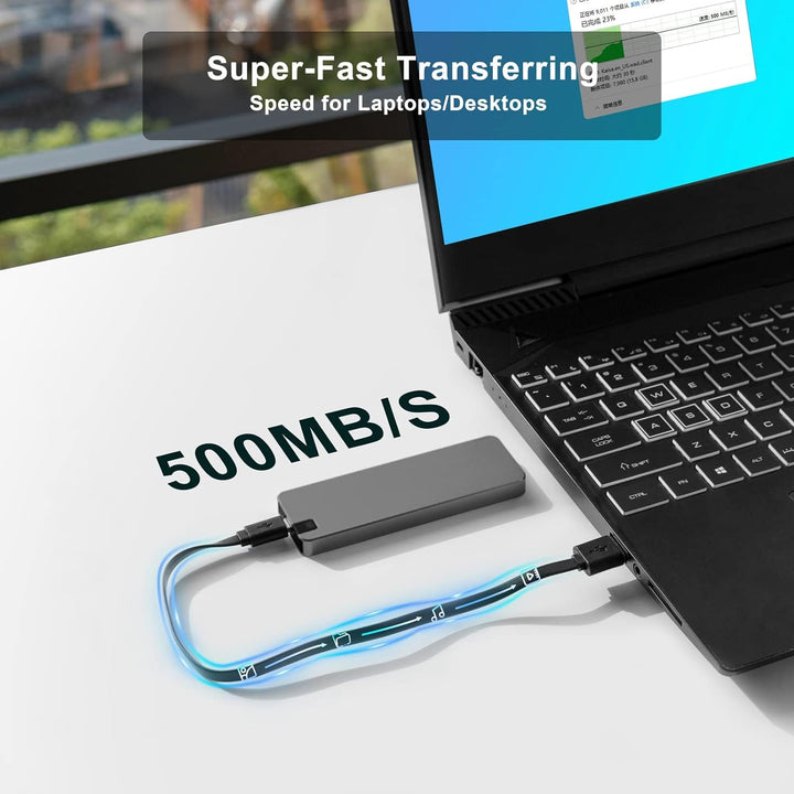 närbild på USB 3.2-porten på en bärbar SSD, för snabb extern överföring