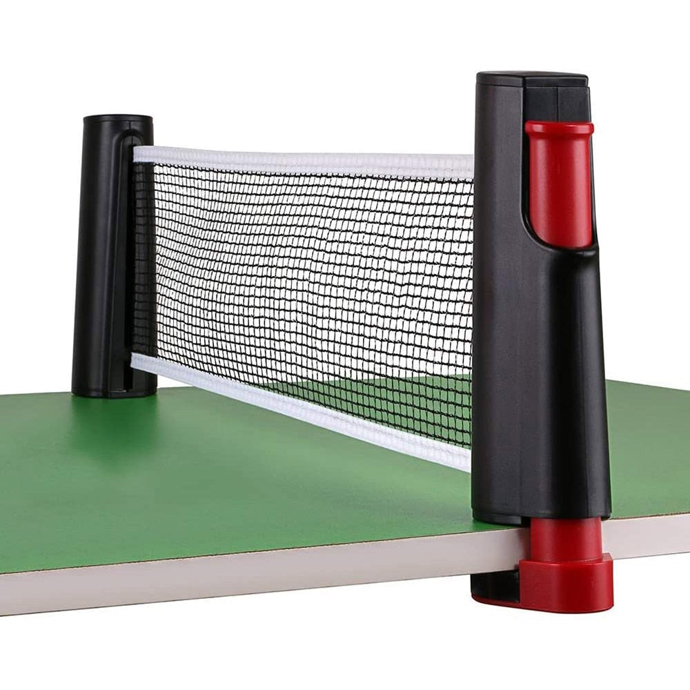 Bärbart utdragbart bordtennisnät monterat på ett matbord, redo för inomhusspel och fritid.