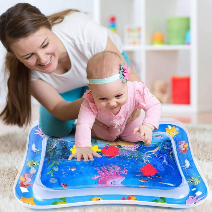 Spädbarns vattenlekmatta i mjuk PVC med stimulerande havsteman för lek och utveckling.