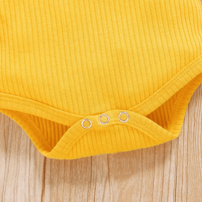 Flickkläder: mjukt bomullsset med solrosor, perfekt för bekväm lek och sömn.