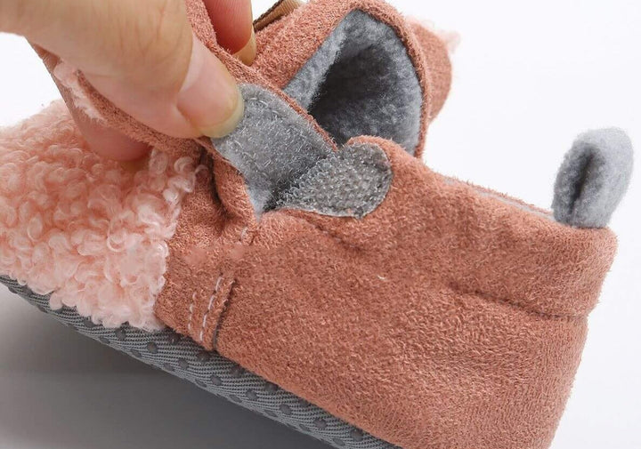 Lammdesign babyskor, kombinerar komfort och söt design för spädbarnsfötter