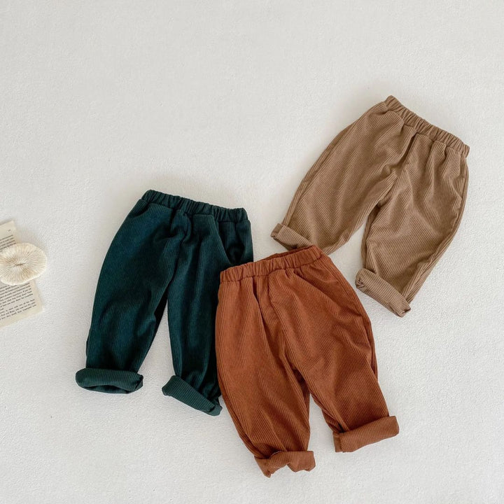 Barn Corduroy Set med trendiga detaljer, kombinerar stil med bekvämlighet
