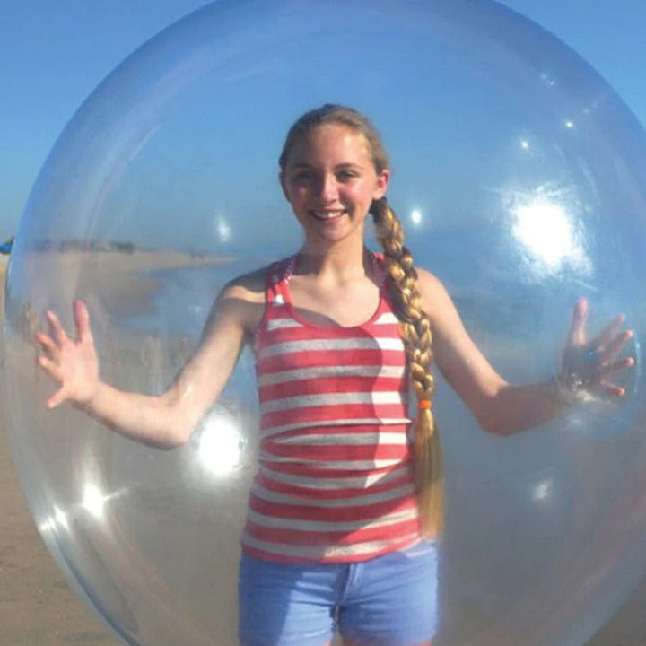 Bubbelboll som uppblåsbar boll, barnleksak i glada färger för utomhuslek och event