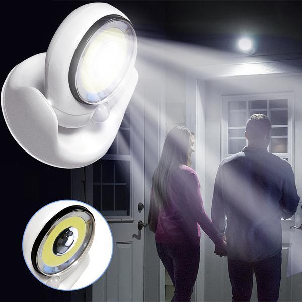 Säkerhetslampa, batteridriven LED med rörelsesensor som skrämmer bort inkräktare. Justerbar för optimal täckning.