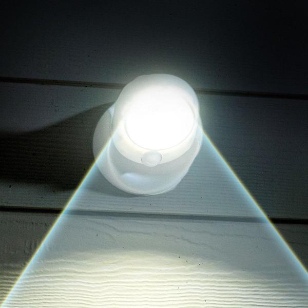 Flexibel batteridriven LED-lampa med rörelsesensor. Använd som utomhus- eller inomhusbelysning med justerbar riktning.