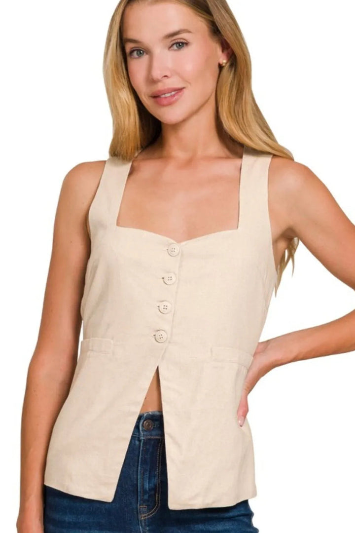 Beige damväst med knytning, elegant design. Fodrad ärmlös väst i rayon/bomull, perfekt för lager på lager eller business casual.