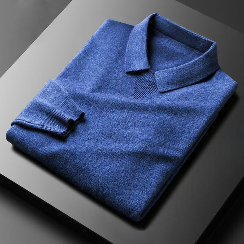 Svart herrtröja med polokrage. Elegant stickad tröja i klassisk design för stilrena herrkläder. Vinterklar.