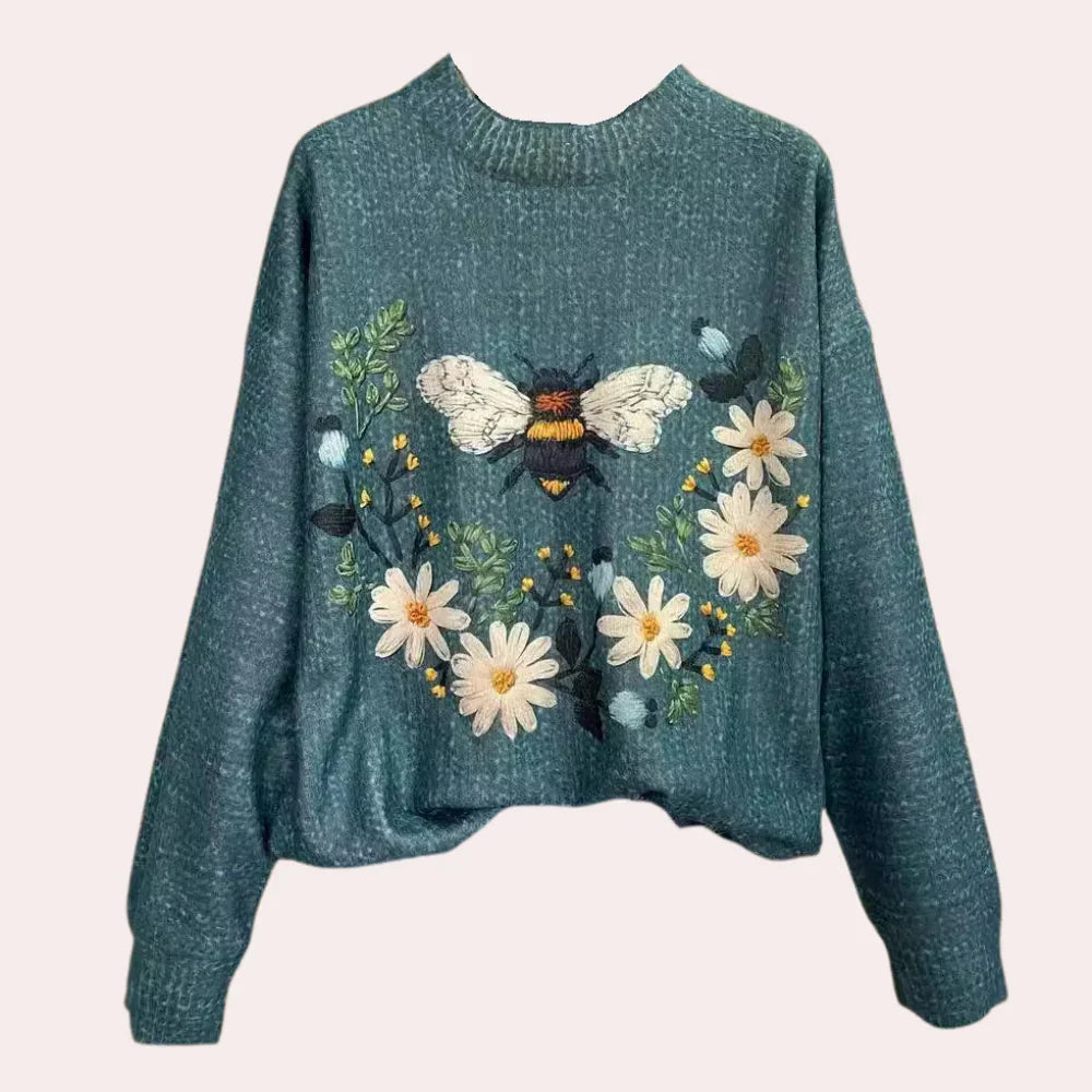 Blågrön kabelstickad damtröja. Mångsidig stickad tröja för både casual och elegant höstmode.