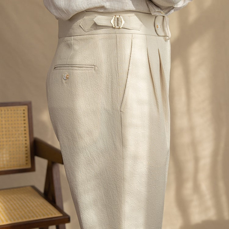 Beige byxor med hög midja för kvinnor. Eleganta, raka ben i tidlös vintage-stil. Perfekta vardagsbyxor.
