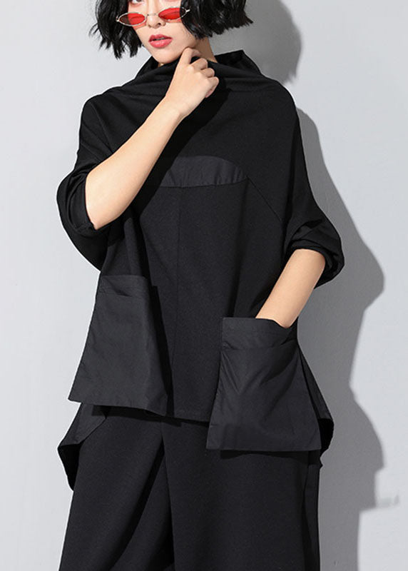 Stilren damtröja med turtleneck, patchwork-detaljer och fickor. Idealiskt höstmode för avslappnad komfort.