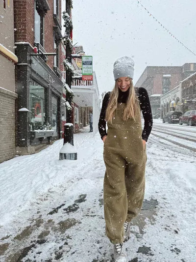 Modern damjumpsuit för mångsidig vardagsstil eller helgoutfit. Komfortabel byxdress med avslappnad passform.