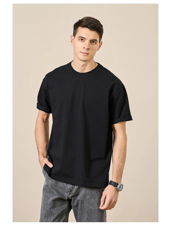 Hållbar herr t-shirt, stilren kortärmad överdel för vardagsmode. Bekväm passform som håller tvätt efter tvätt.