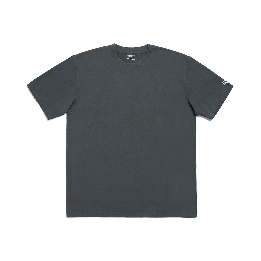 Modern grå herr t-shirt, avslappnad stil för vardagsmode. Bekväm kortärmad överdel, mångsidig och stilren.