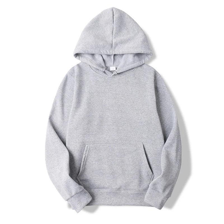 Detaljbild: Herrhoodie med rymliga fickor och mjukt, slitstarkt tyg. Bekväm för vardag.