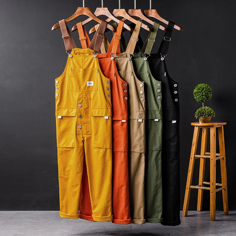Stilfull byxdress för kvinnor med modern design, rymliga cargofickor, perfekt för trädgårdsarbete.