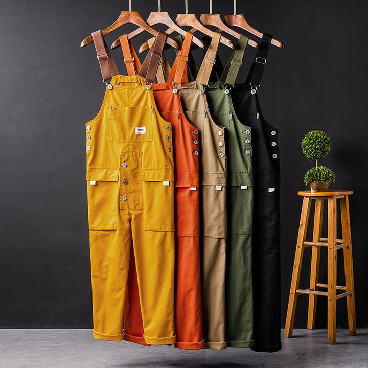 Stilfull byxdress för kvinnor med modern design, rymliga cargofickor, perfekt för trädgårdsarbete.