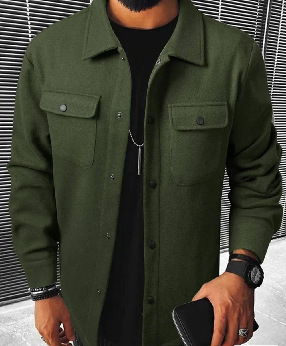 Herrskjorta i bomull/polyester med knappar, idealisk för en bekväm vardagslook.
