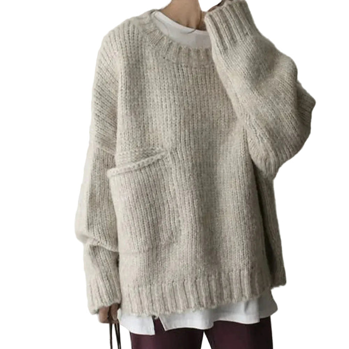Bekväm oversize damtröja med långa ärmar och praktisk framficka. Mjuk och avslappnad för vardagsbruk.
