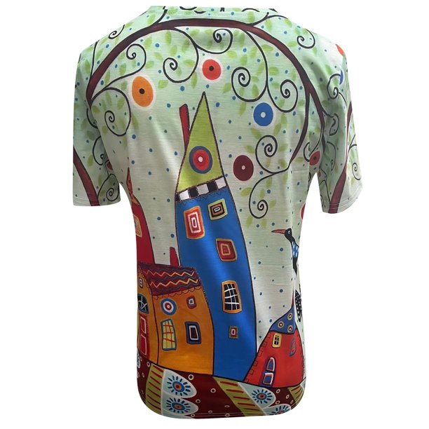 Smickrande kortärmad kvinnors t-shirt. Idealisk sommartröja för en bekväm och stilren look.