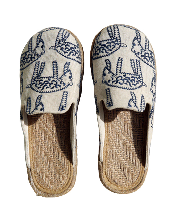 Bekväma beiga damsandaler med unikt broderi. Lätta slip-ons för sommar, semester och vardag.