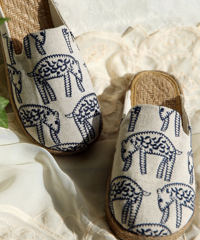 Beige broderade damsandaler för bekväm sommarstil. Slip-on, perfekta för vardag och semester.