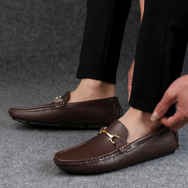 Eleganta herr mockasiner, tidlösa stilfulla skor som erbjuder både komfort och en sofistikerad look.