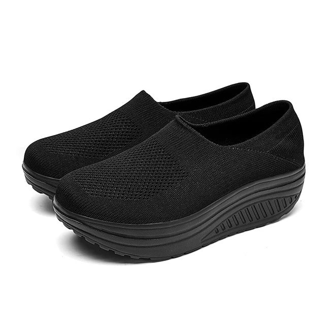 Trendiga damsneakers med flip flop-design och ortopediskt fotstöd. Perfekta för avslappnade sommardagar.