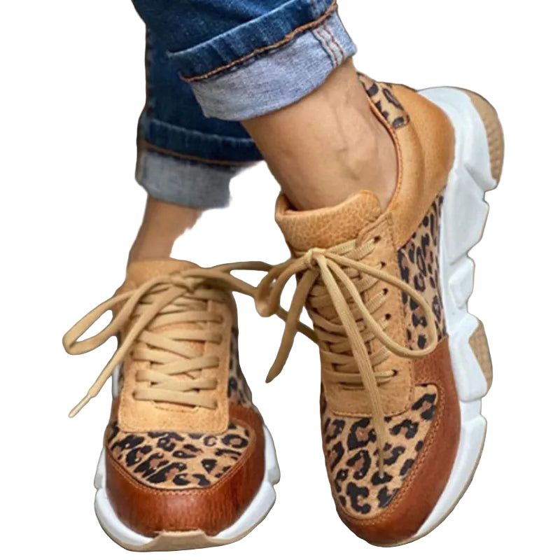 Bekväma damskor med trendigt leopardmönster, perfekt för vardag och stil. Moderiktiga fritidsskor.