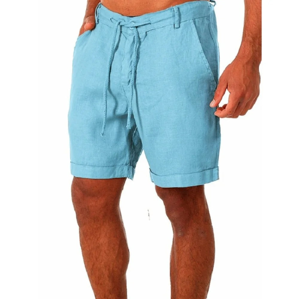Casual enfärgade herrshorts med enkel design, optimala för sommar och avkopplande fritid.