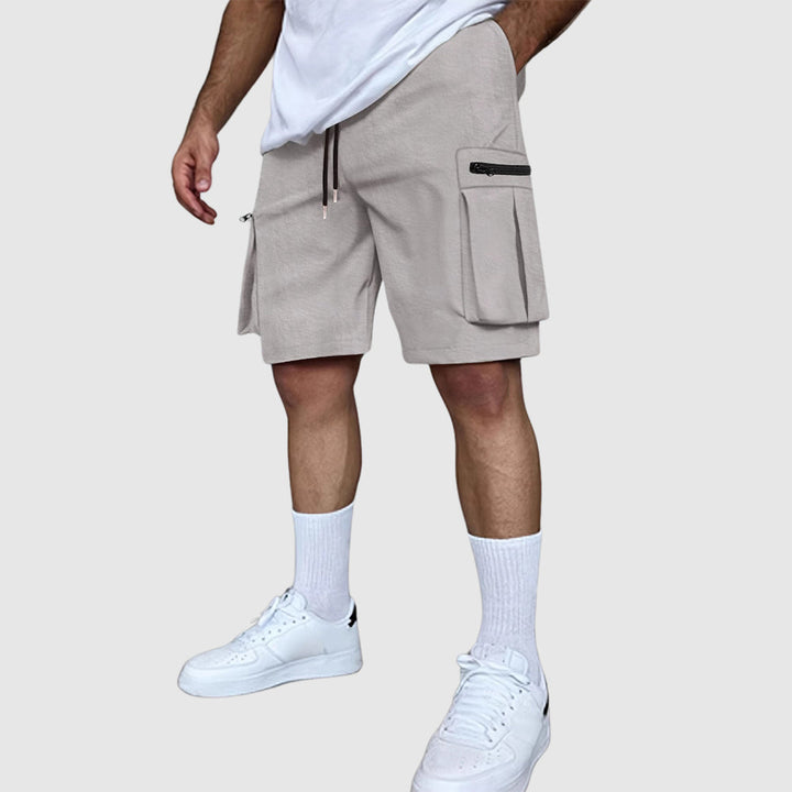 Mångsidiga herr cargoshorts med många praktiska fickor, idealiska för utomhusaktiviteter.