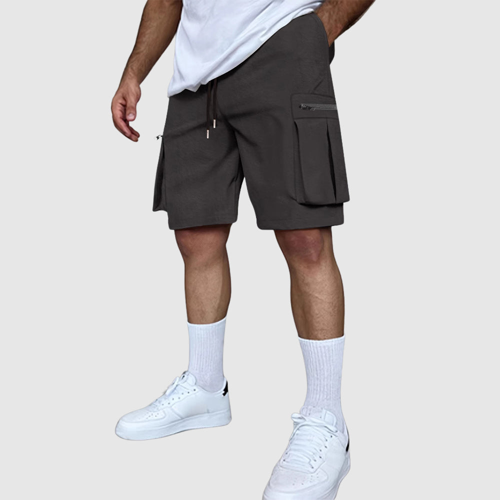 Casual herrshorts med bekväm passform och rymliga cargofickor, perfekt för sommarens fritidsmode.